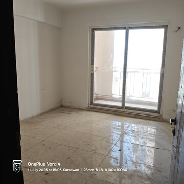 Room in 3 BHK Apartment at Omaxe Waterscapes, Gomti Nagar – for Rent