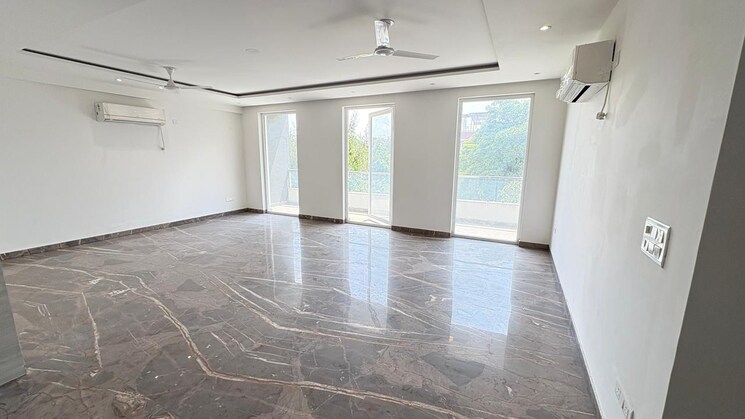 Room, soami nagar 4 Bedroom 450 Sq.Yd. Builder Floor In Soami Nagar Delhi 9729512