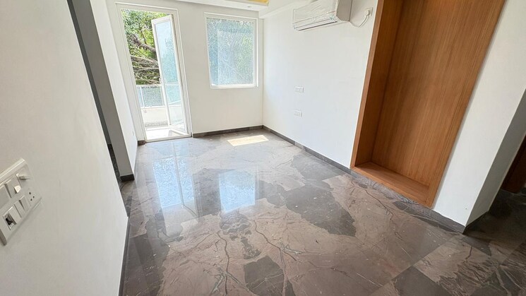 Room, soami nagar 4 Bedroom 450 Sq.Yd. Builder Floor In Soami Nagar Delhi 9729512