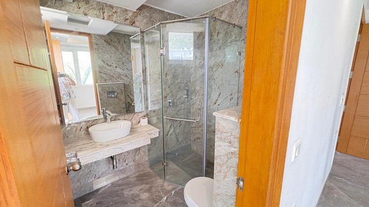 Bathroom, soami nagar 4 Bedroom 450 Sq.Yd. Builder Floor In Soami Nagar Delhi 9729512