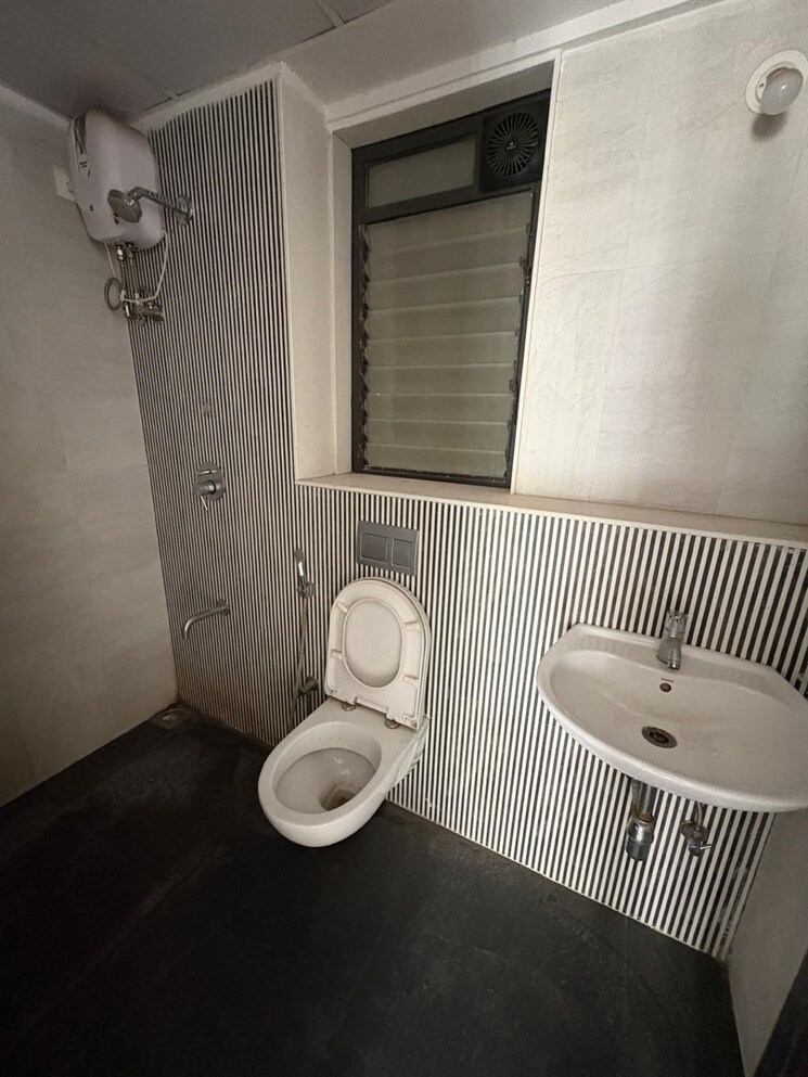 Bathroom, lodha-palava-florea-a-to-d 2 Bedroom 553 Sq.Ft. Apartment In Taloja Bypass Road Thane 9729513