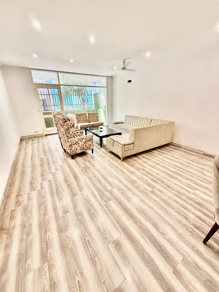 Bedroom, greater kailash i 3 Bedroom 300 Sq.Yd. Builder Floor In Greater Kailash I Delhi 9729515