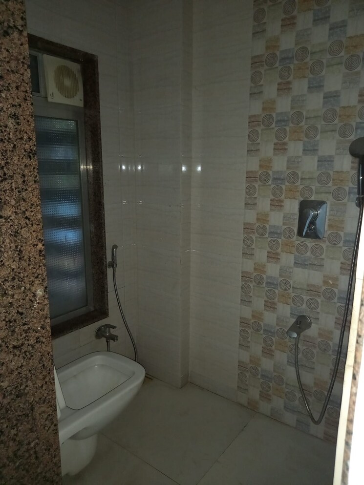 Bathroom, rajhans-society 1 Bedroom 468 Sq.Ft. Apartment In Goregaon East Mumbai 9729519