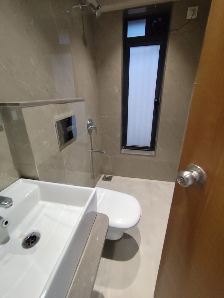 Bathroom, rajhans-society 1 Bedroom 425 Sq.Ft. Apartment In Goregaon East Mumbai 9729529