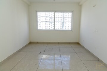 Room in 3 BHK Apartment at Prestige Lakeside Habitat, Varthur – for Rent