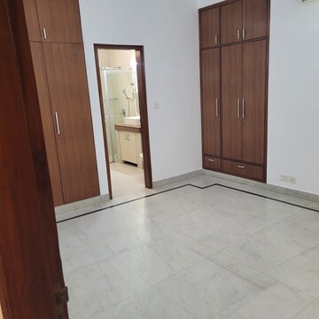 Room in 4 BHK Builder Floor at Vasant Vihar – for Rent