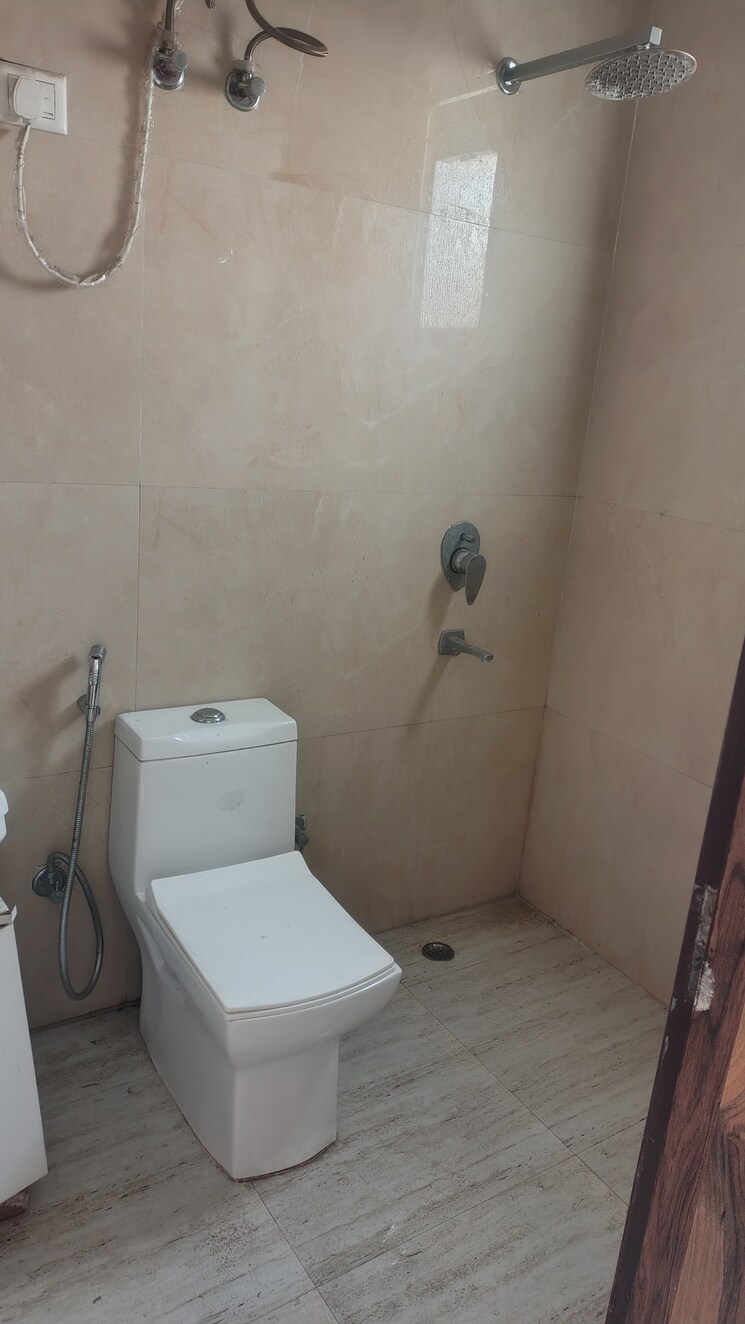 Bathroom, surendra-avenue-69 2 Bedroom 900 Sq.Ft. Apartment In Sector 69 Gurgaon 9729656