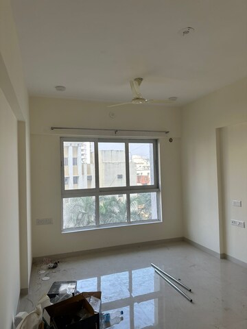 Room in 1 BHK Apartment at Veer Signature, Andheri West – for Rent