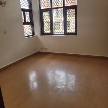 Room in 5 BHK Independent House at Vasant Vihar – for Rent