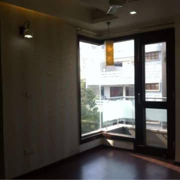 Room in 4 BHK Builder Floor at Vasant Vihar – for Rent