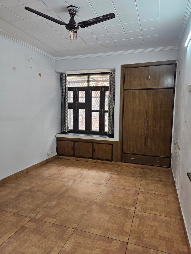 Room, sector 10 dwarka 2 Bedroom 1300 Sq.Ft. Apartment In Sector 10 Dwarka Delhi 9729686