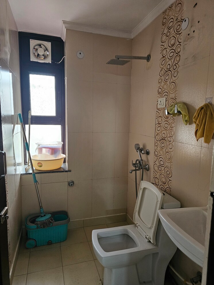 Attached Bathroom, sector 10 dwarka 2 Bedroom 1300 Sq.Ft. Apartment In Sector 10 Dwarka Delhi 9729686