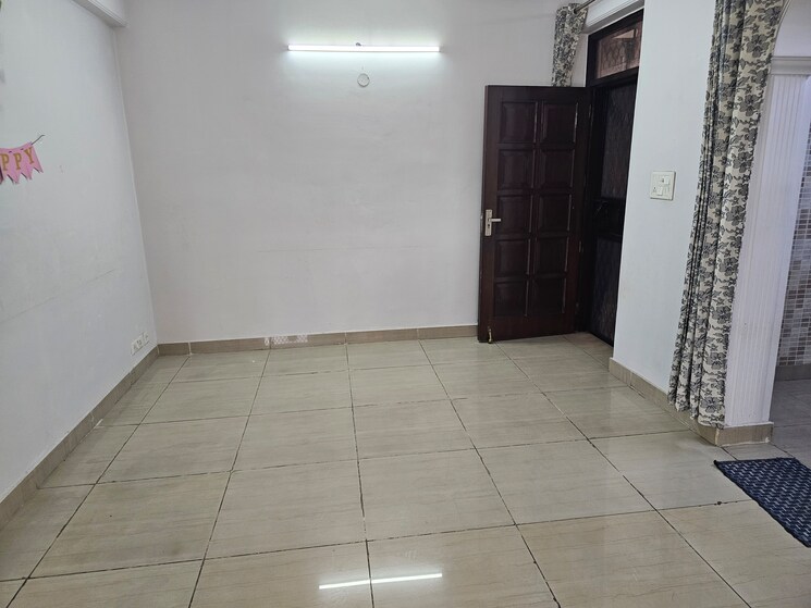 Room, sector 10 dwarka 2 Bedroom 1300 Sq.Ft. Apartment In Sector 10 Dwarka Delhi 9729686