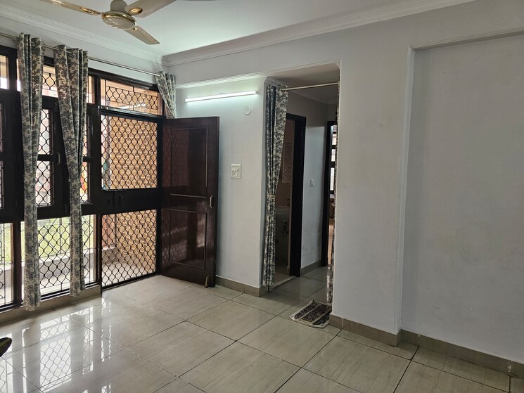 Room, sector 10 dwarka 2 Bedroom 1300 Sq.Ft. Apartment In Sector 10 Dwarka Delhi 9729686