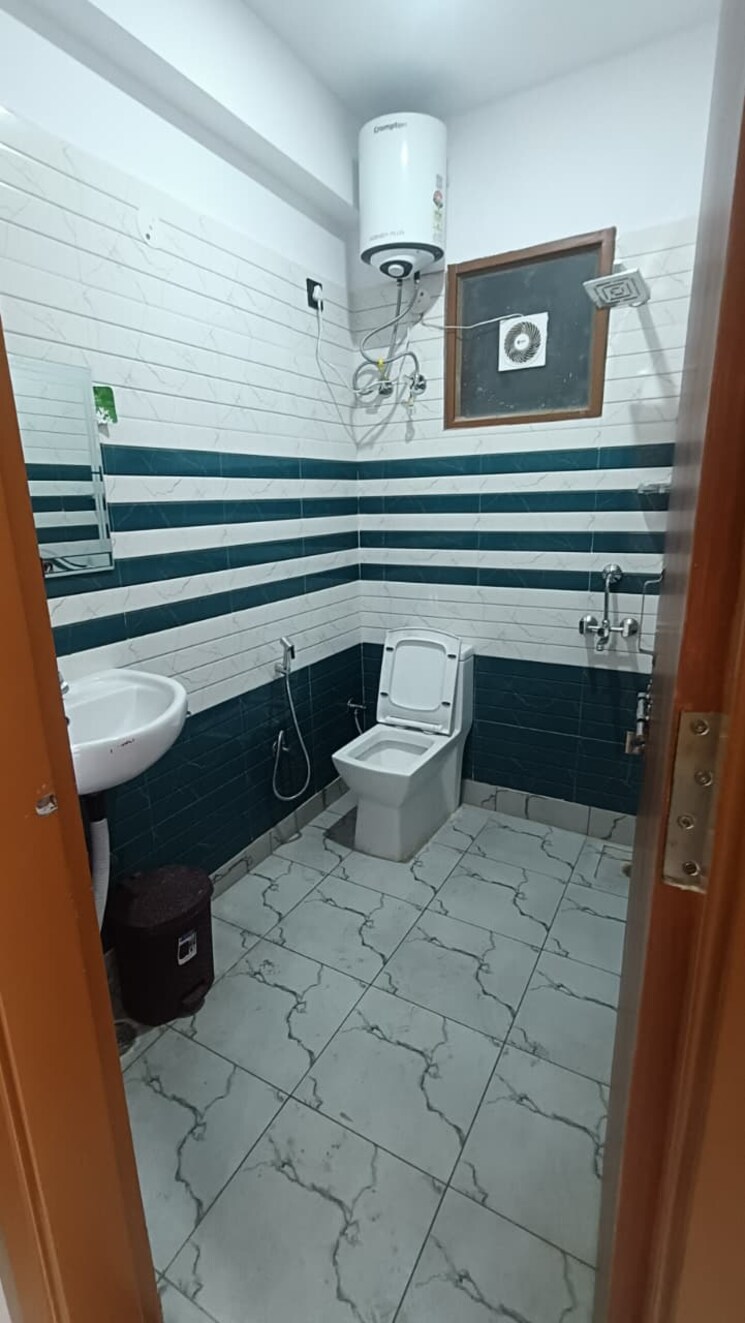 Bathroom, sector 21 1 Bedroom 160 Sq.Yd. Builder Floor In Sector 21 Gurgaon 9729766