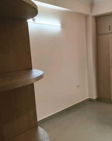 Room in 2 BHK Apartment at Supertech Ecociti, Sector 137 – for Rent