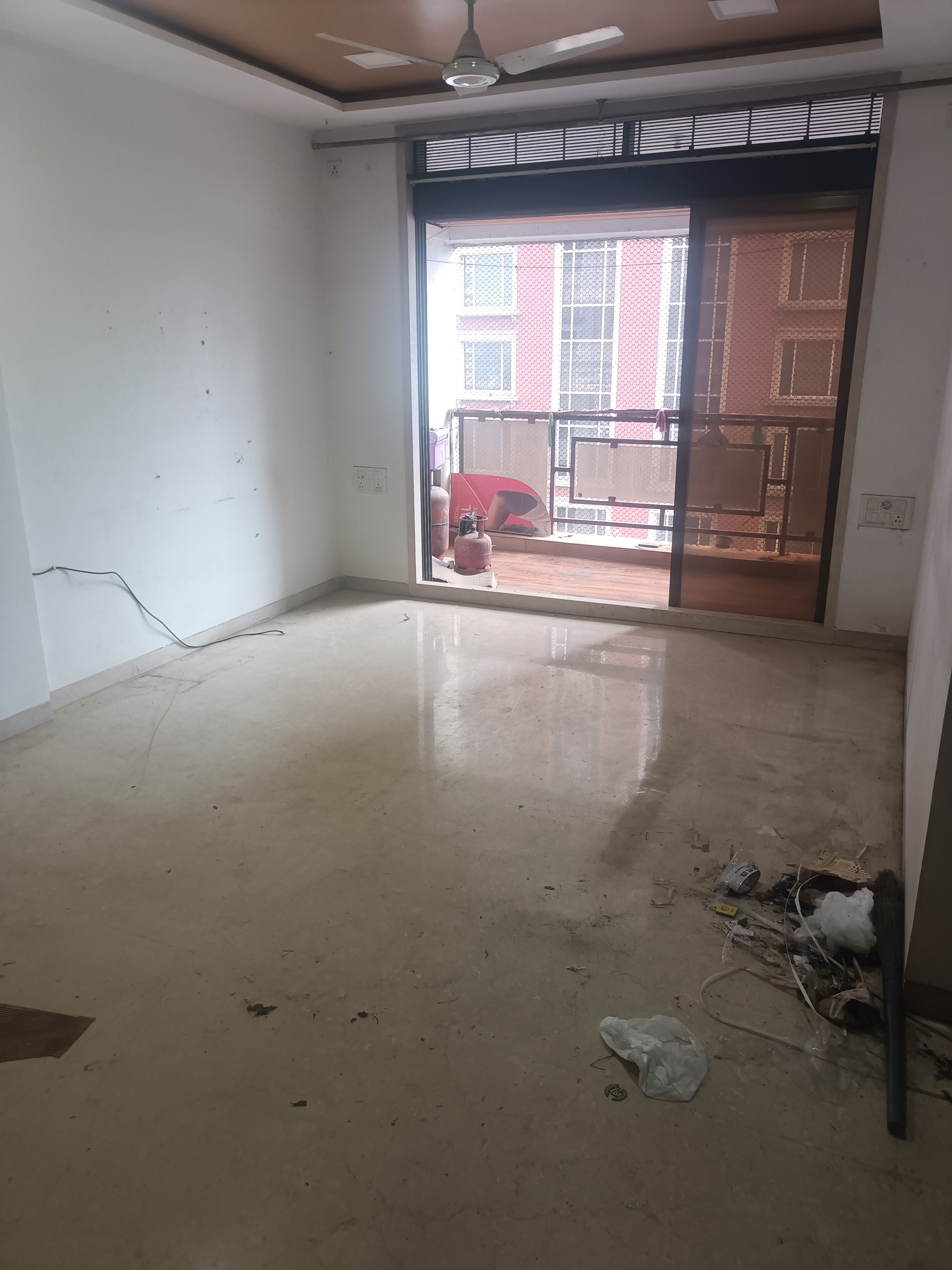 Room in 3 BHK Apartment at Prarthna Heights, Parel – for Rent