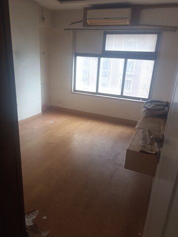 Room in 3 BHK Apartment at Prarthna Heights, Parel – for Rent