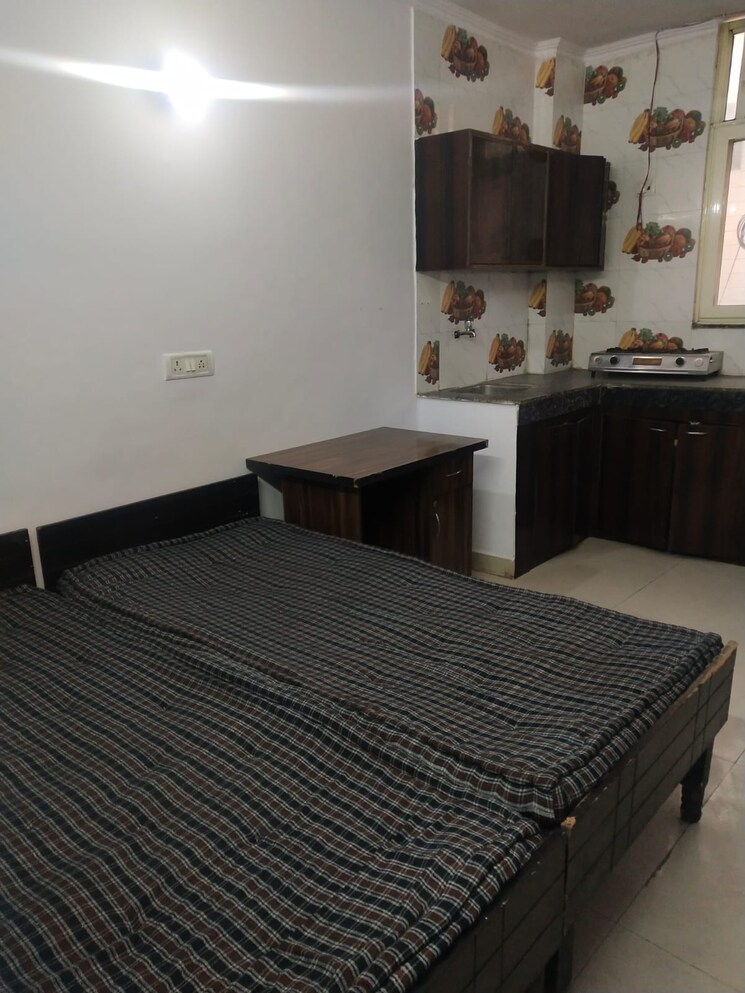 Bedroom, sector 12 1 Bedroom 500 Sq.Ft. Independent House In Sector 12 Noida 9729809