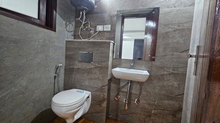 Bathroom, saket 2 Bedroom 950 Sq.Ft. Apartment In Saket Delhi 9729867