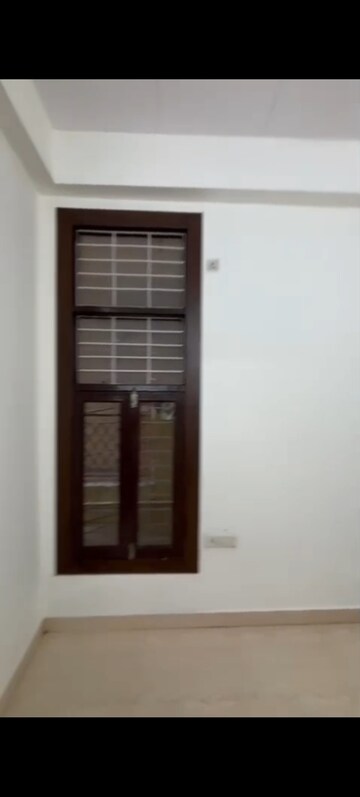 Furnished Amenities in 3 BHK Builder Floor at Vaishali Sector 4 – for Sale