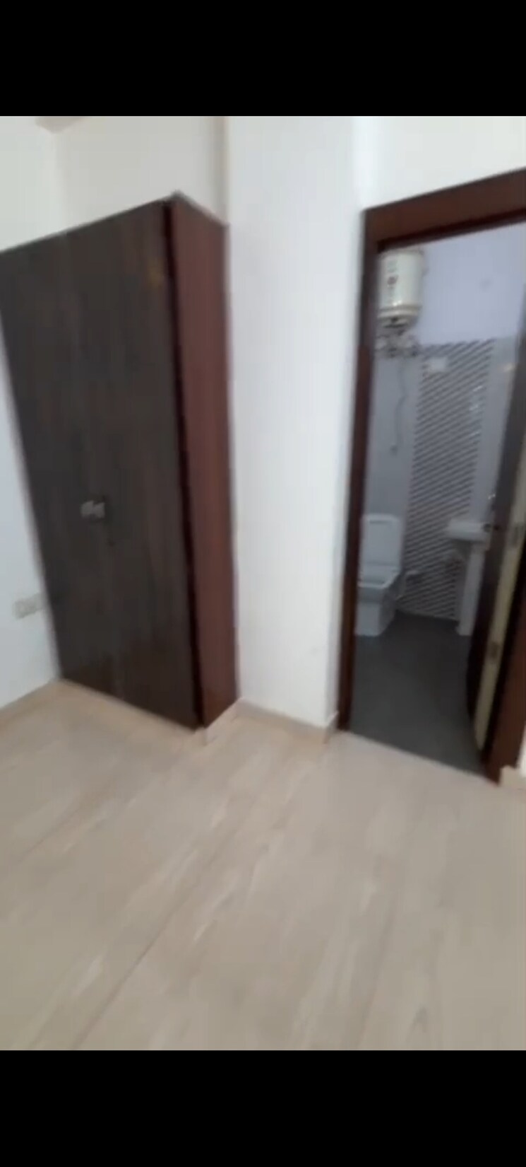 Room, vaishali sector 4 3 Bedroom 1000 Sq.Ft. Builder Floor In Vaishali Sector 4 Ghaziabad 9729976