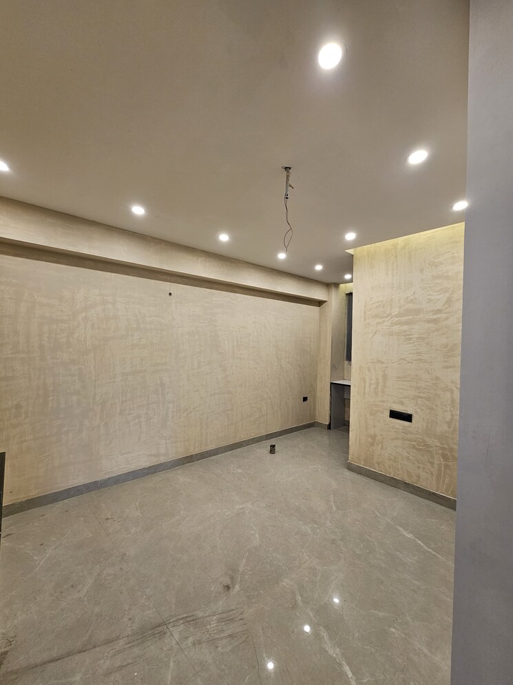 Room, tulip-purple 4 Bedroom 2400 Sq.Ft. Apartment In Sector 69 Gurgaon 9729990