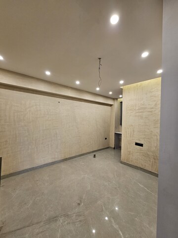 Room in 2 BHK Apartment at Tulip Lemon, Sector 69 – for Sale