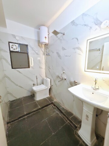 Bathroom in 1 BHK Builder Floor at Sector 46 – for Rent