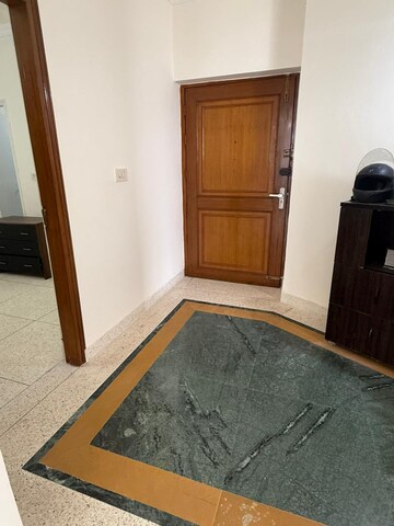 Room in 3 BHK Apartment at Unitech Ivory Towers, Sector 40 – for Rent