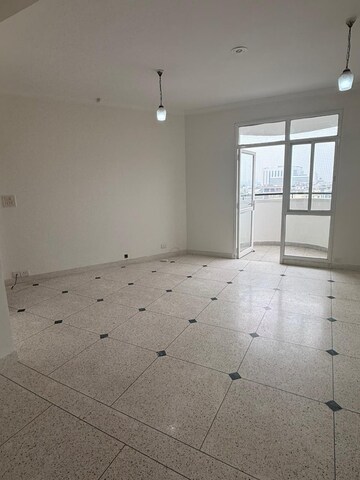 Room in 3 BHK Apartment at Unitech Ivory Towers, Sector 40 – for Rent