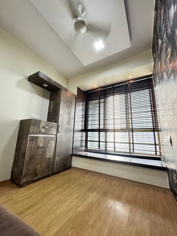 Room in 3 BHK Apartment at Goregaon East – for Rent