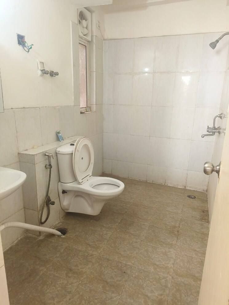 Bathroom, gardenia-glory 3.5 Bedroom 1750 Sq.Ft. Apartment In Sector 46 Noida 9730089