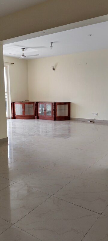 Room in 3 BHK Apartment at Nagarjuna Green Ridge, Hsr Layout – for Rent