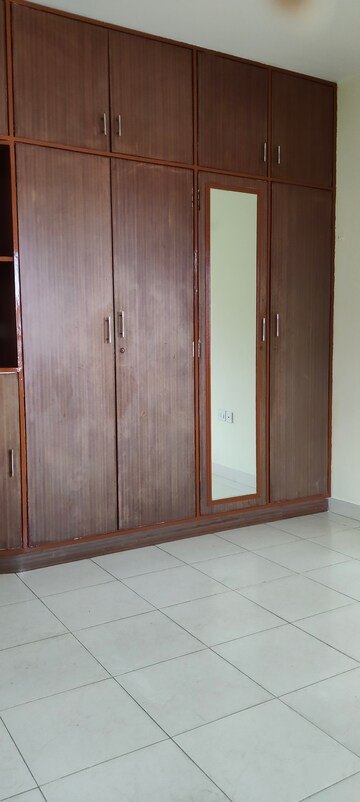 Room in 3 BHK Apartment at Nagarjuna Green Ridge, Hsr Layout – for Rent