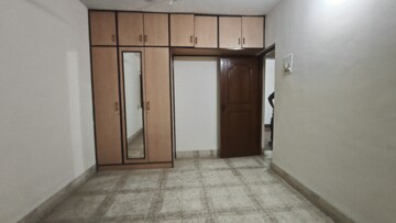 Room in 2 BHK Apartment at Rizvi Heights, Senapati Bapat Marg – for Rent