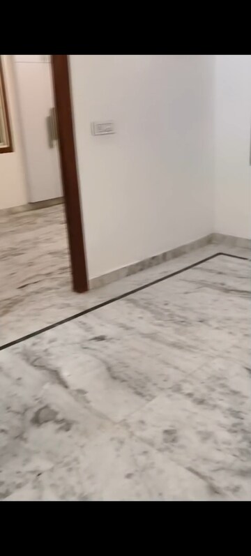 Room in 1 BHK Builder Floor at Vaishali Sector 6 – for Sale