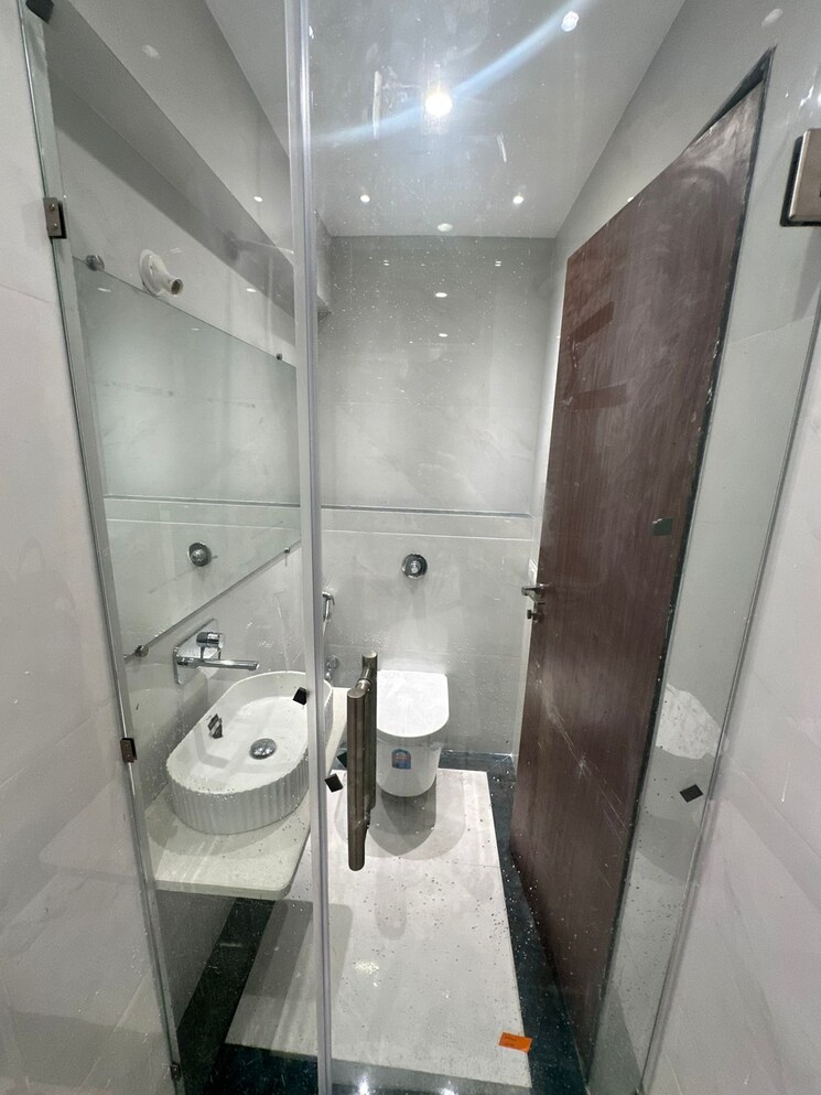 Bathroom, chandak-ideal 3 Bedroom 1110 Sq.Ft. Apartment In Juhu Mumbai 9730172
