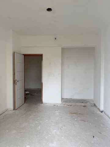 Room in 2 BHK Apartment at Eldeco Accolade, Sohna Sector 2 – for Sale