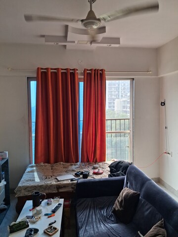 Furnished Amenities in 2 BHK Apartment at Platinum Tower 7, Andheri West – for Sale