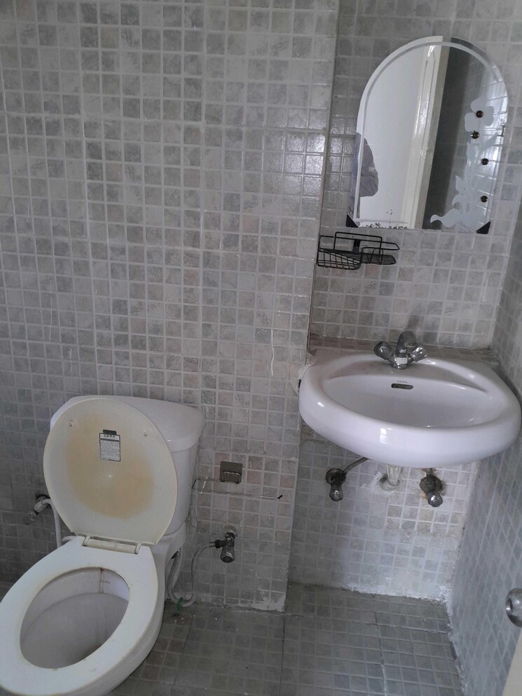 Bathroom, paras-tierea 3 Bedroom 1265 Sq.Ft. Apartment In Sector 137 Noida 9730227