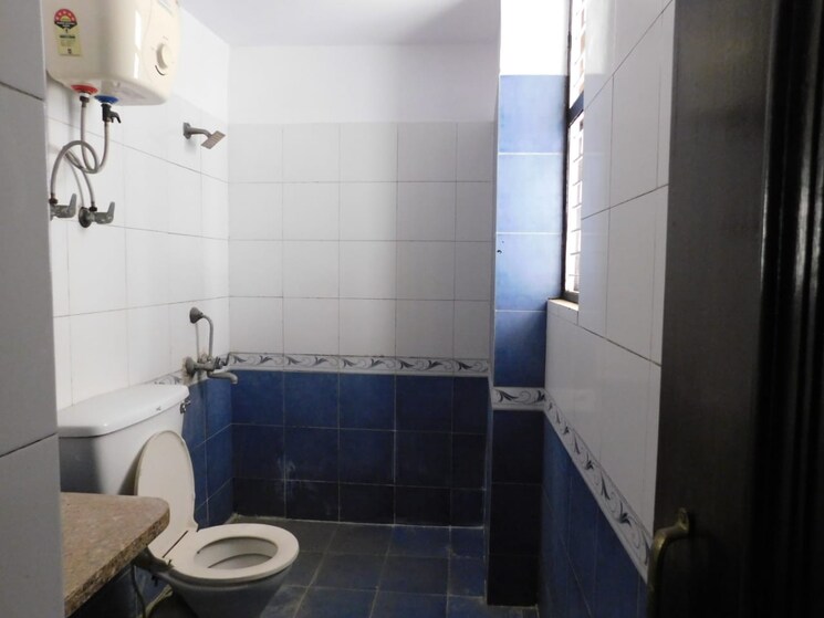 Bathroom, vasundhara sector 5 3 Bedroom 1309 Sq.Ft. Builder Floor In Vasundhara Sector 5 Ghaziabad 9730274