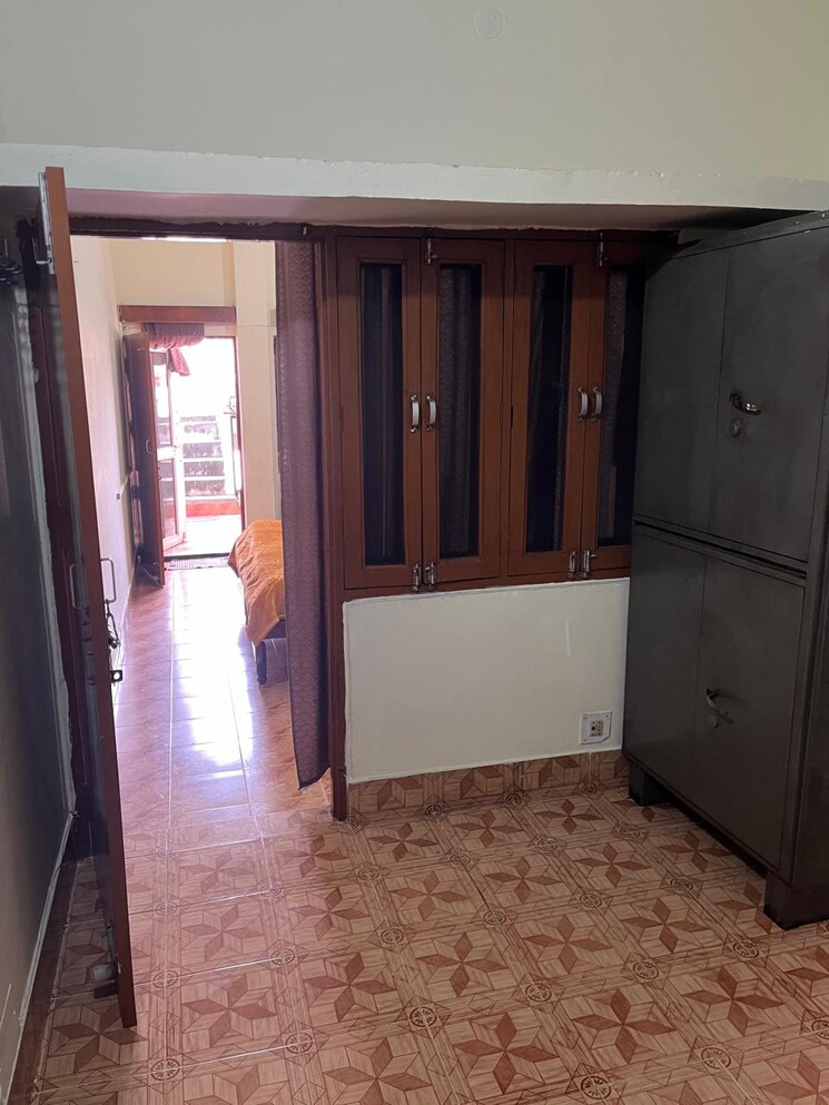 Room, gomti nagar 1.5 Bedroom 800 Sq.Ft. Builder Floor In Gomti Nagar Lucknow 9730293