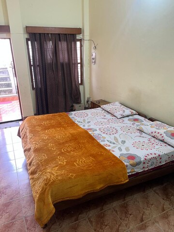 Bedroom in 1.5 BHK Builder Floor at Gomti Nagar – for Rent