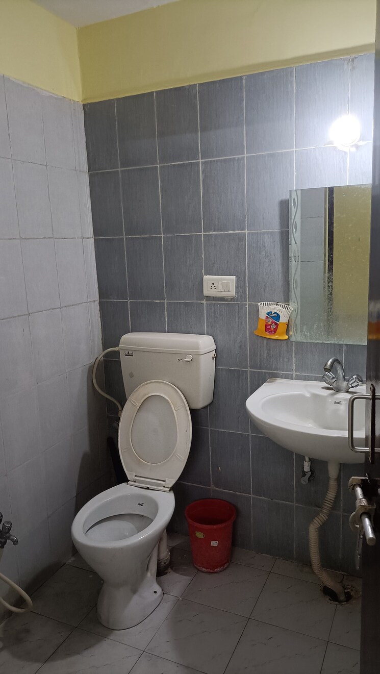 Bathroom, gomti nagar 3 Bedroom 1600 Sq.Ft. Apartment In Gomti Nagar Lucknow 9730308