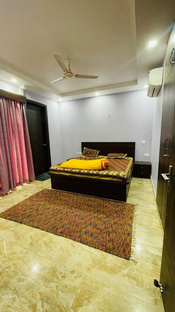 Room, vineet khand Pg For Girls In Vineet Khand 9730312