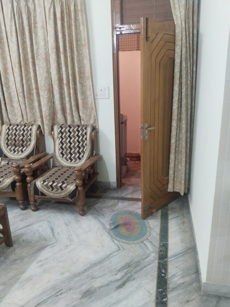 Living Room, gomti nagar 1.5 Bedroom 900 Sq.Ft. Builder Floor In Gomti Nagar Lucknow 9730320