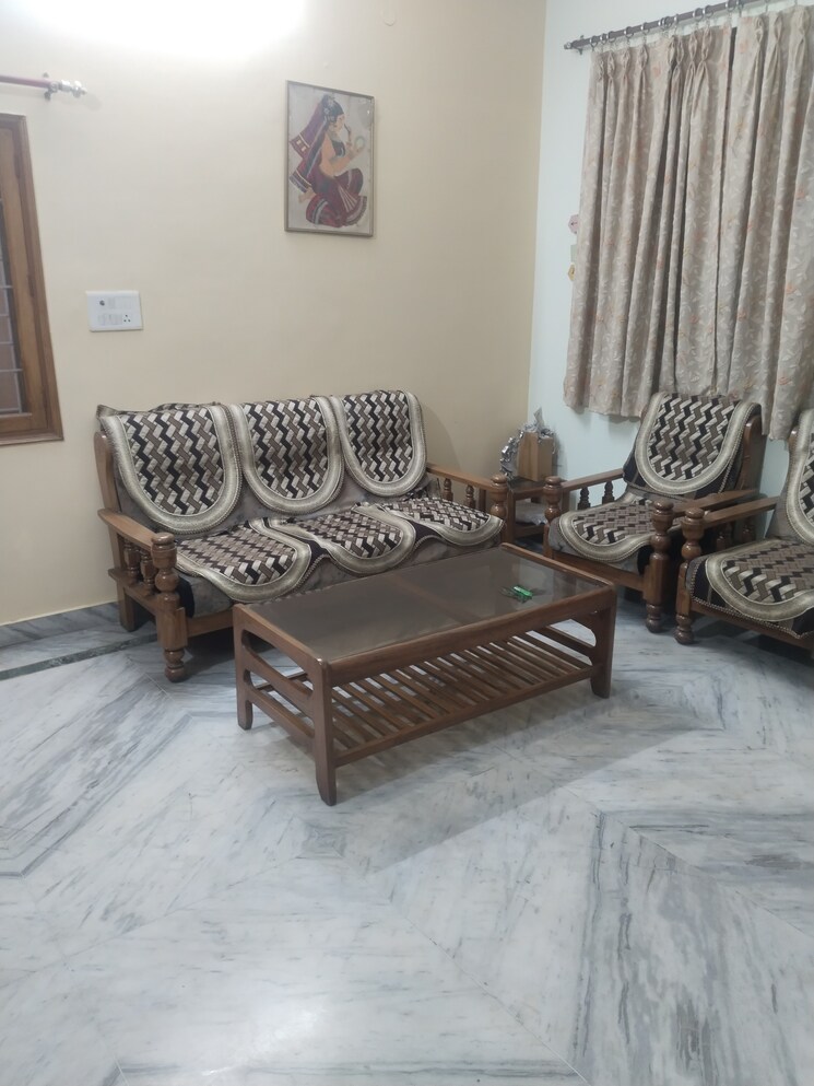 Living Room, gomti nagar 1.5 Bedroom 900 Sq.Ft. Builder Floor In Gomti Nagar Lucknow 9730320