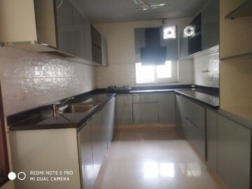 Kitchen in 3.5 BHK Builder Floor at Unitech Deerwood Chase, Nirvana Country – for Sale