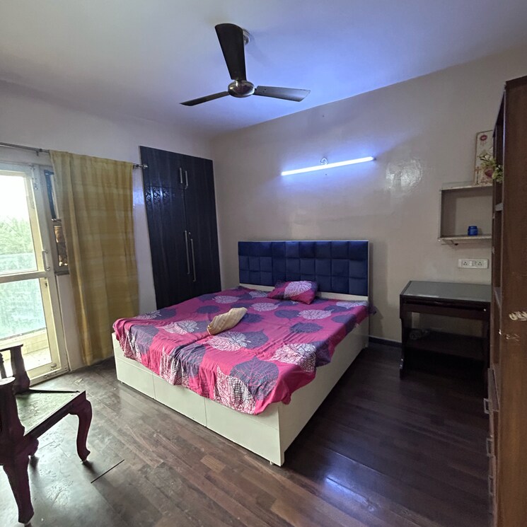 Bedroom, paras-tierea 3.5 Bedroom 1900 Sq.Ft. Apartment In Sector 137 Noida 9730349
